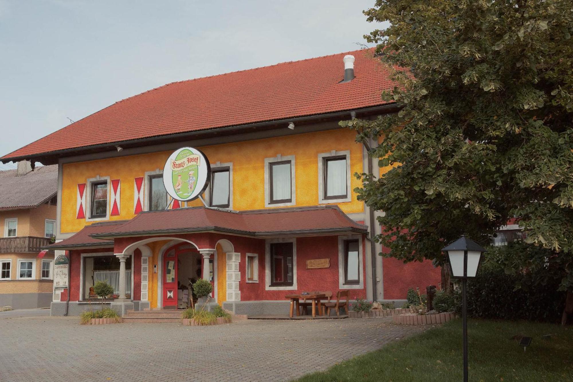 Landgasthof Franz Josef Strasswalchen Exterior photo